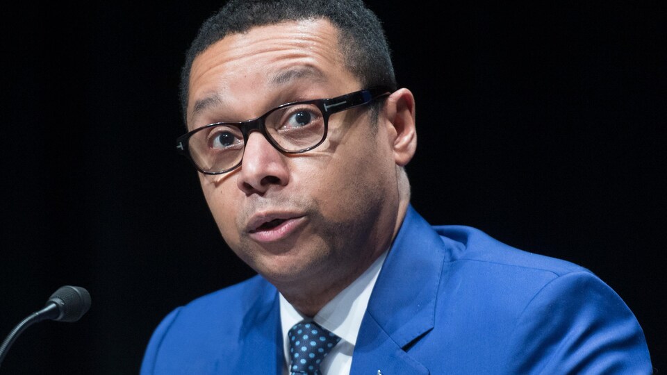Lionel Carmant en conférence de presse.