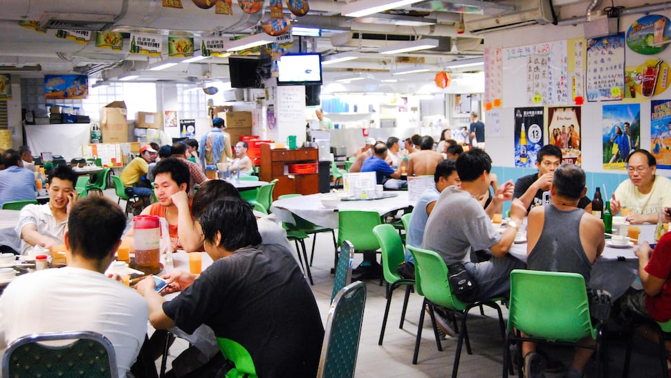 Salle à manger de type cafeteria à Hong Kong.