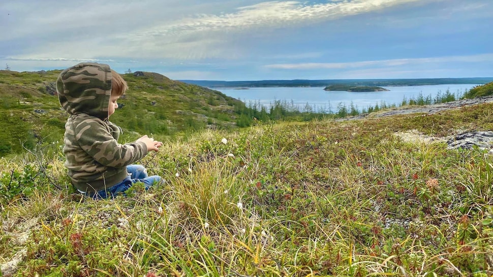 La colline près de Nuuvuk Bay à Kuujjuaq.