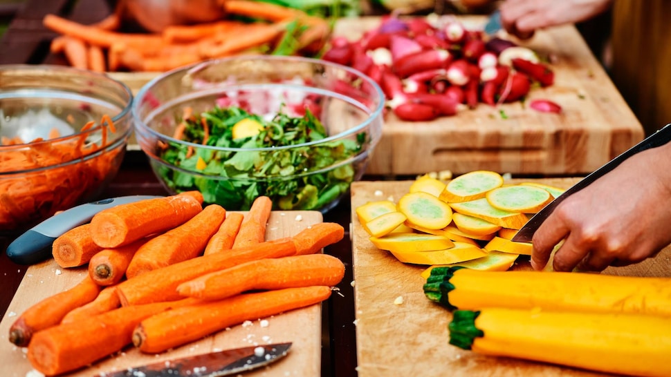 Carottes, zucchinis et radis tranchés.