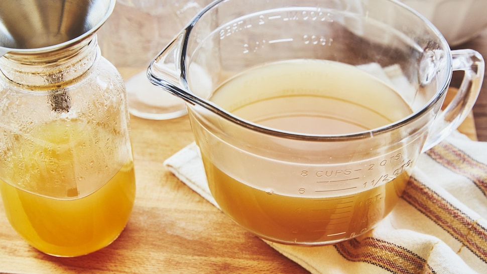 Le bouillon de pluches de légumes: la recette pour ne plus rien jeter