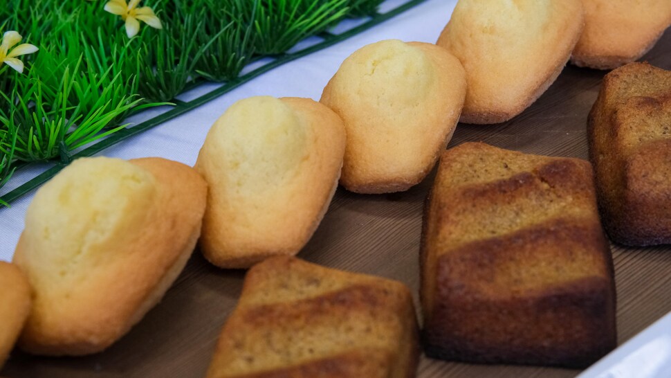 Des madeleines à la fleur de mélilot et financiers à l'argousier préparés par le chef pâtissier Olivier Tribut. 