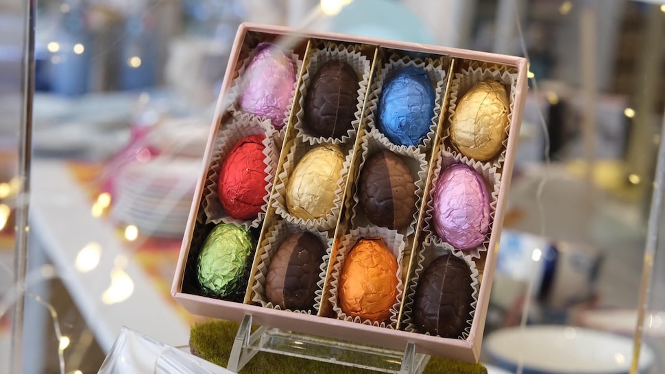 Les oeufs de Pâques colorés d'Eddy Laurent chocolatier.