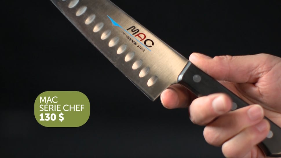Un couteau de la marque MAC Série Chef.