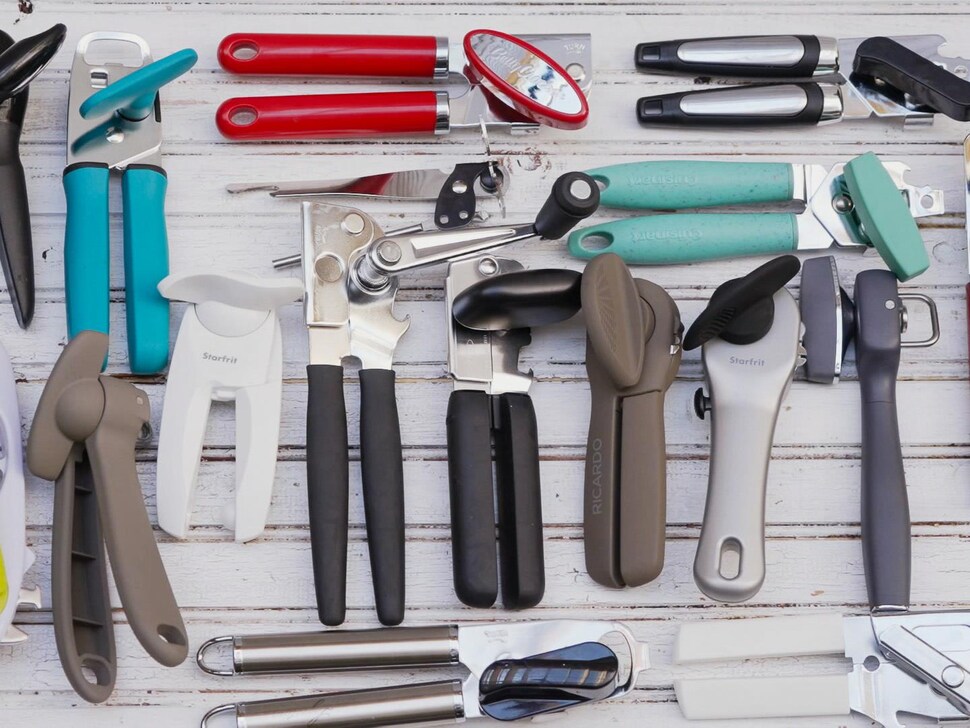 17 ouvre-boîtes manuels.