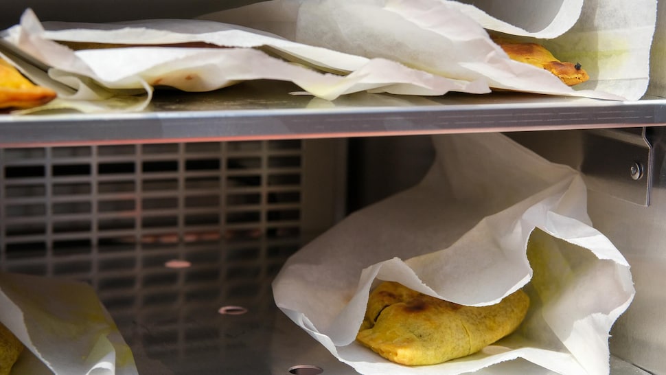 Le réchaud peut contenir plus d'une cinquantaine de pâtés à la fois. 