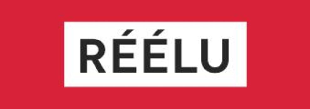 Le mot RÉÉLU est écrit sur un bandeau rouge.
