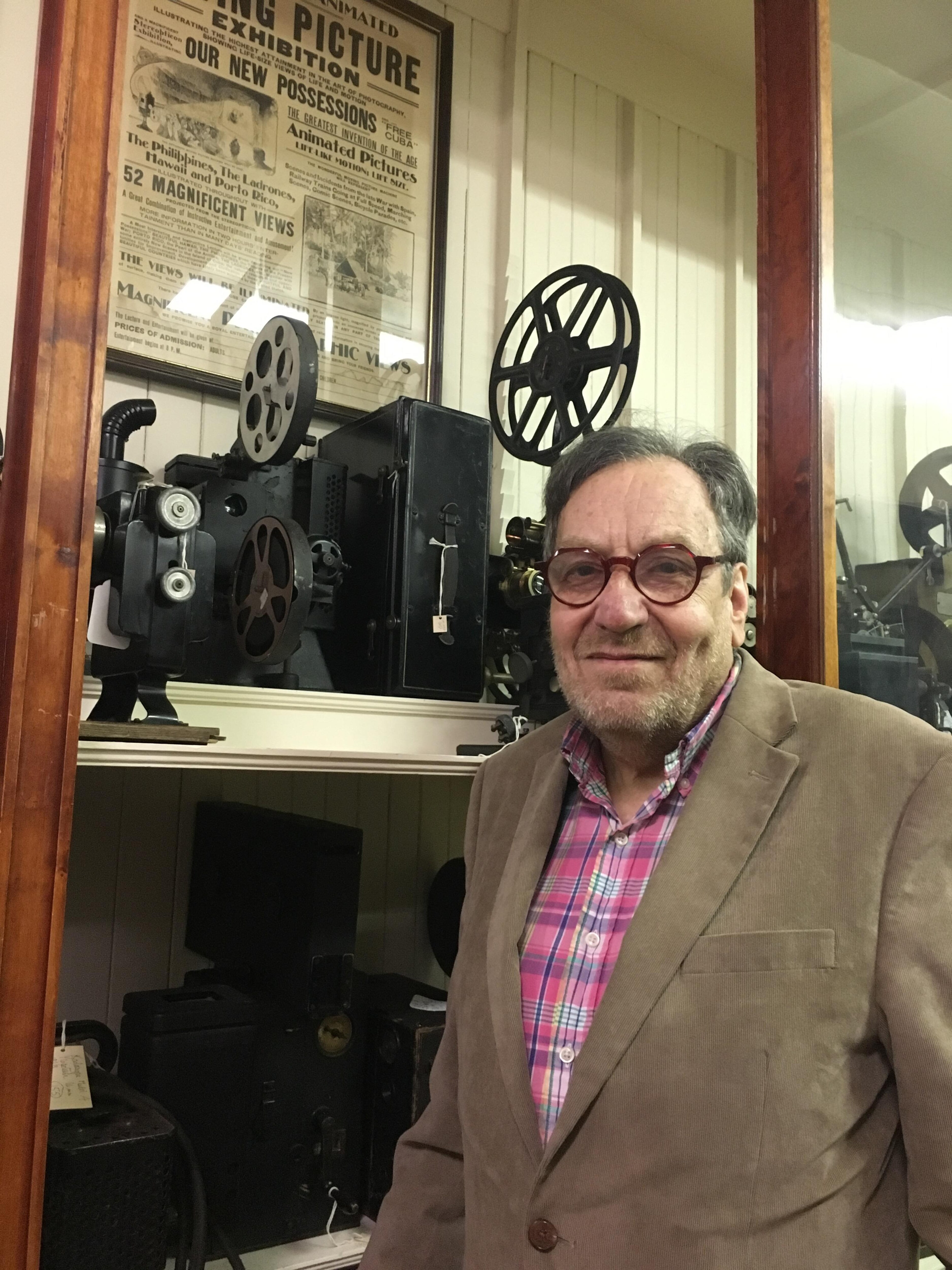 Le collectionneur d'objets cinématographiques François Lemai. 