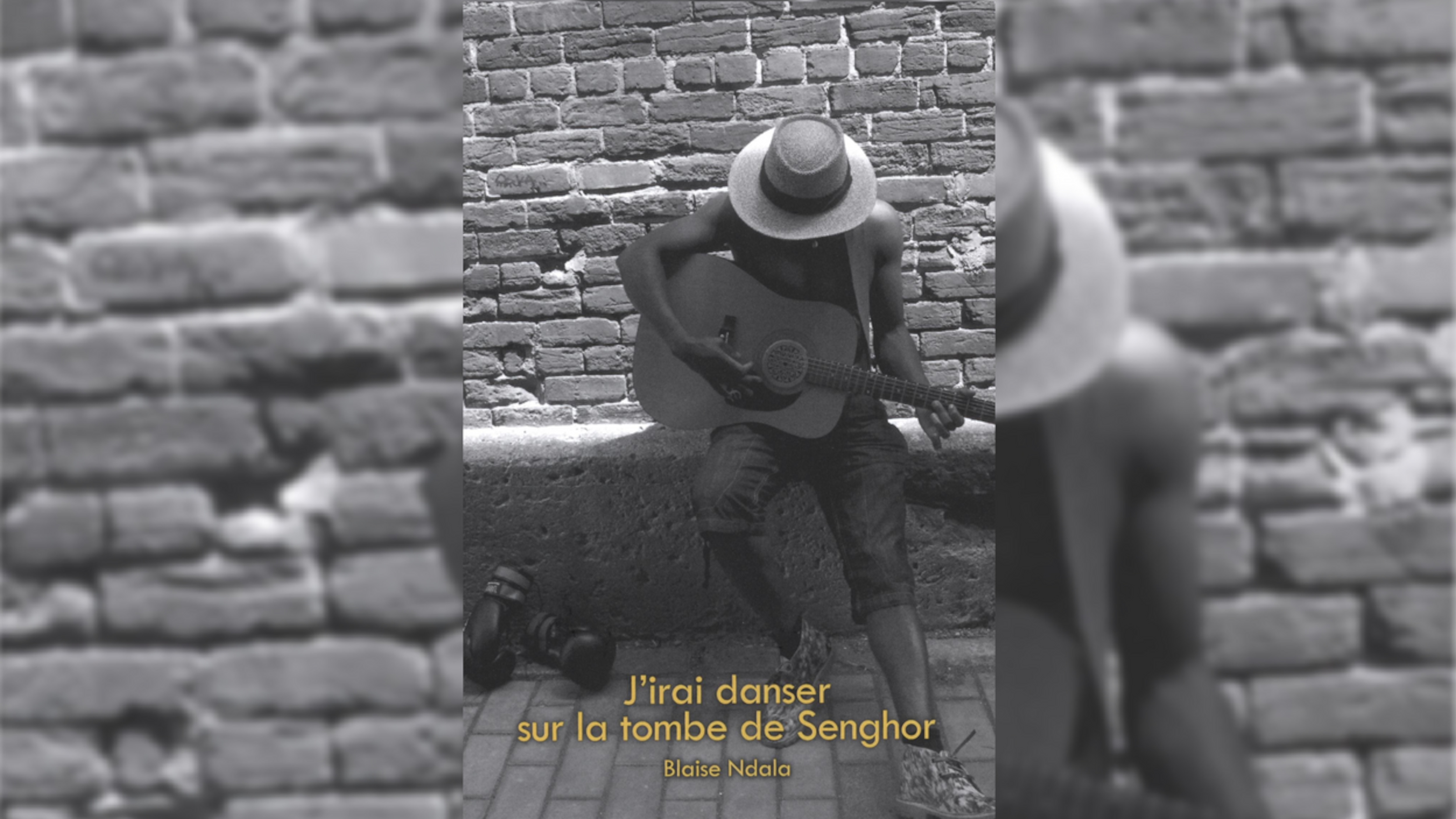 Couverture du livre avec un homme noir qui joue de la guitare dans la rue