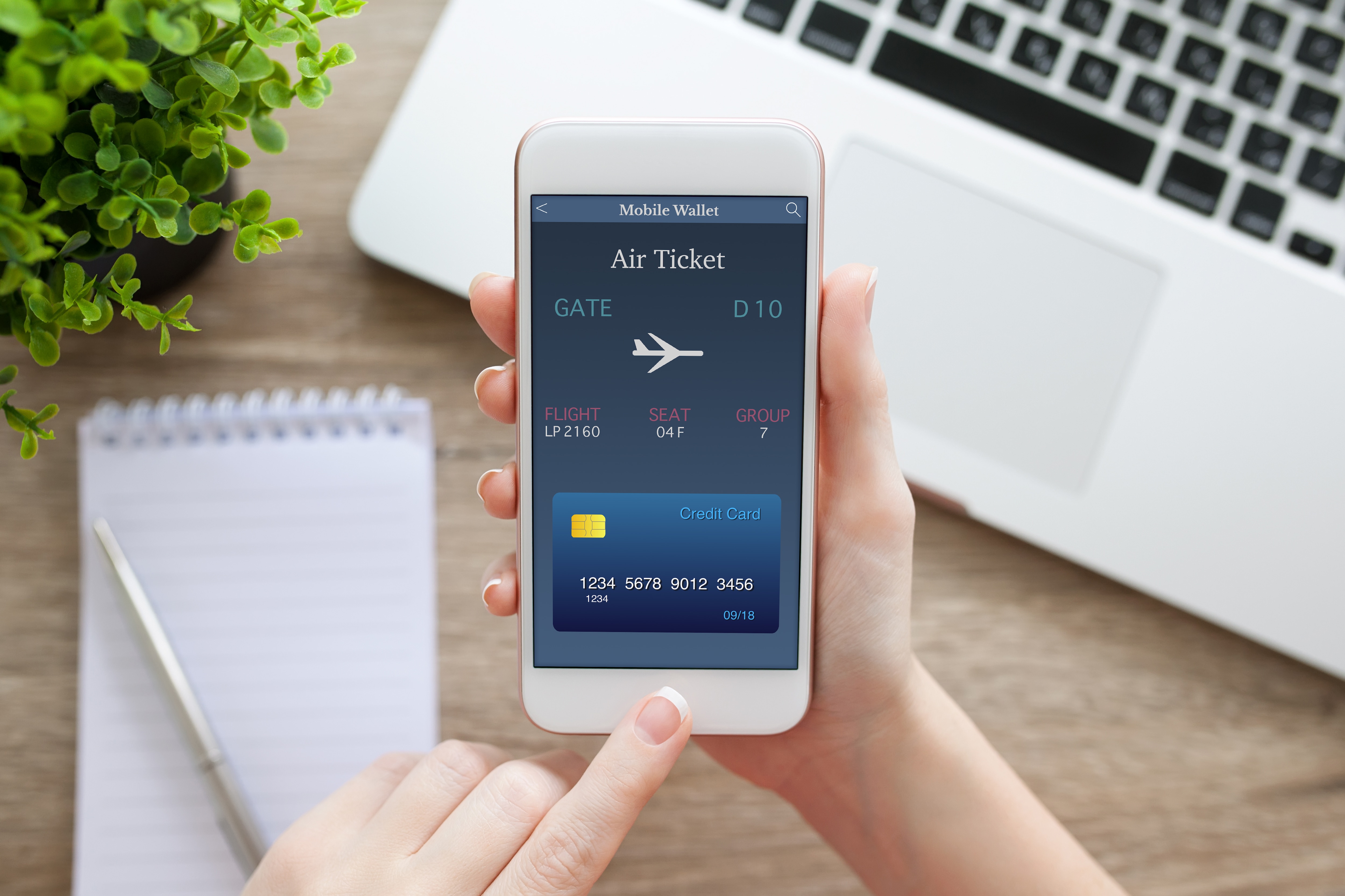 Un consommateur procède à l'achat de billets d'avion en ligne sur son téléphone intelligent.