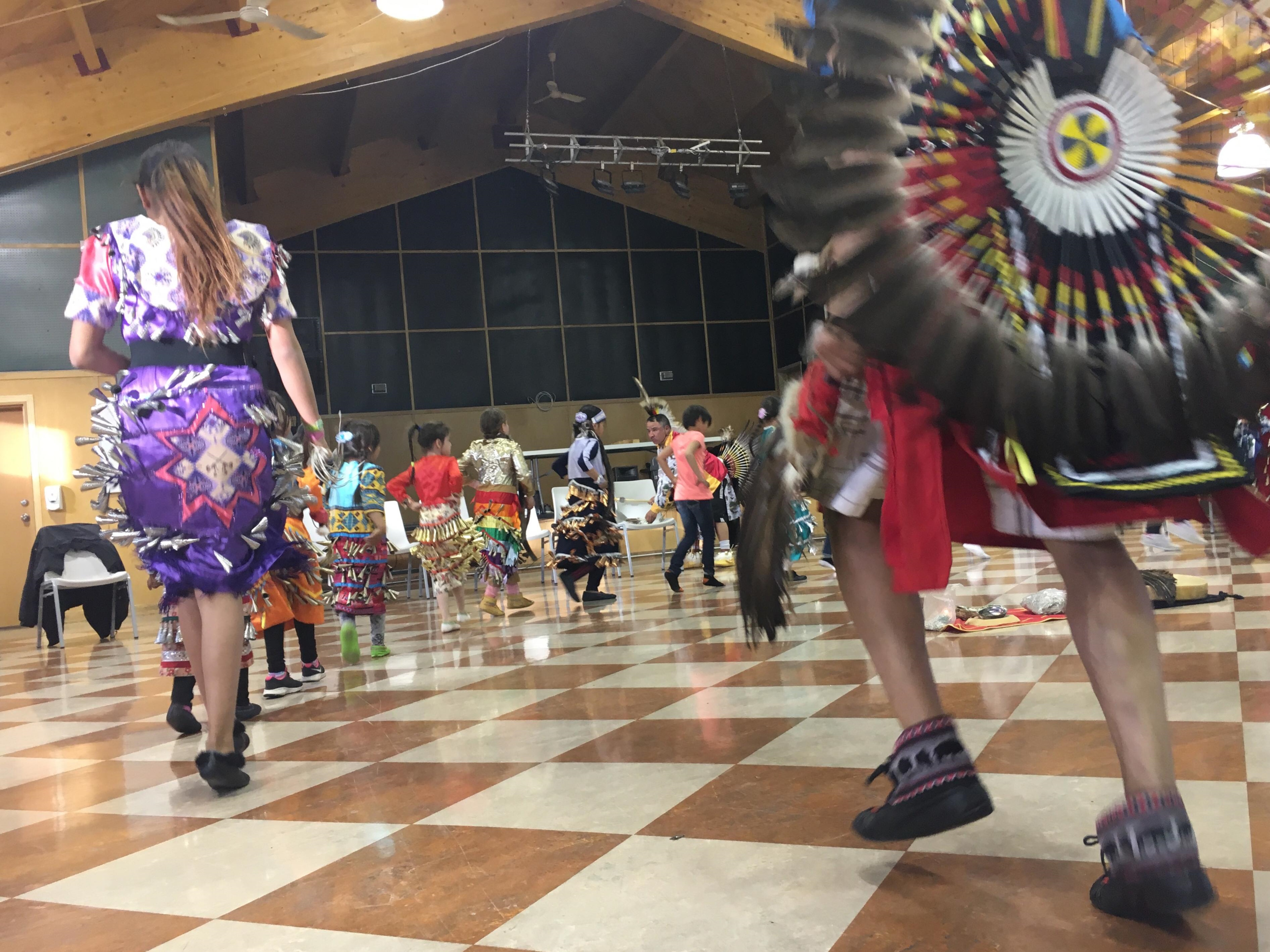 S'initier à la danse traditionnelle autochtone avec Gary McFarland ...