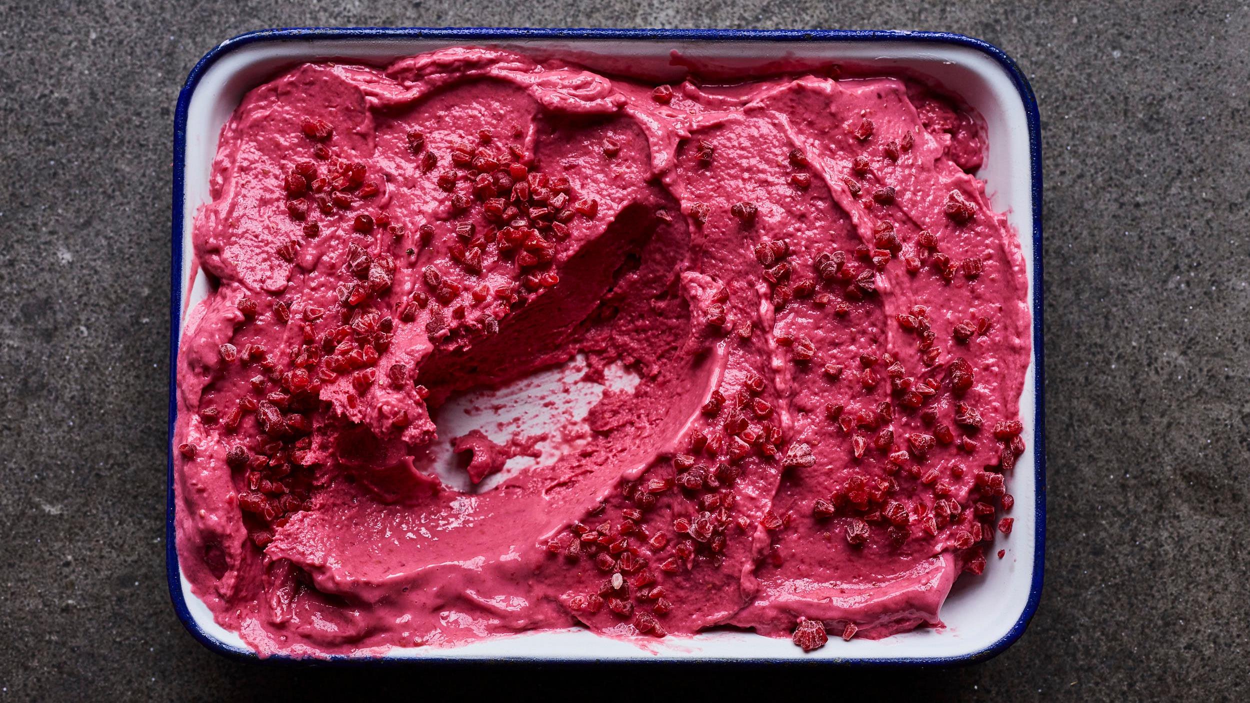 Fromage Glace Aux Framboises Mordu
