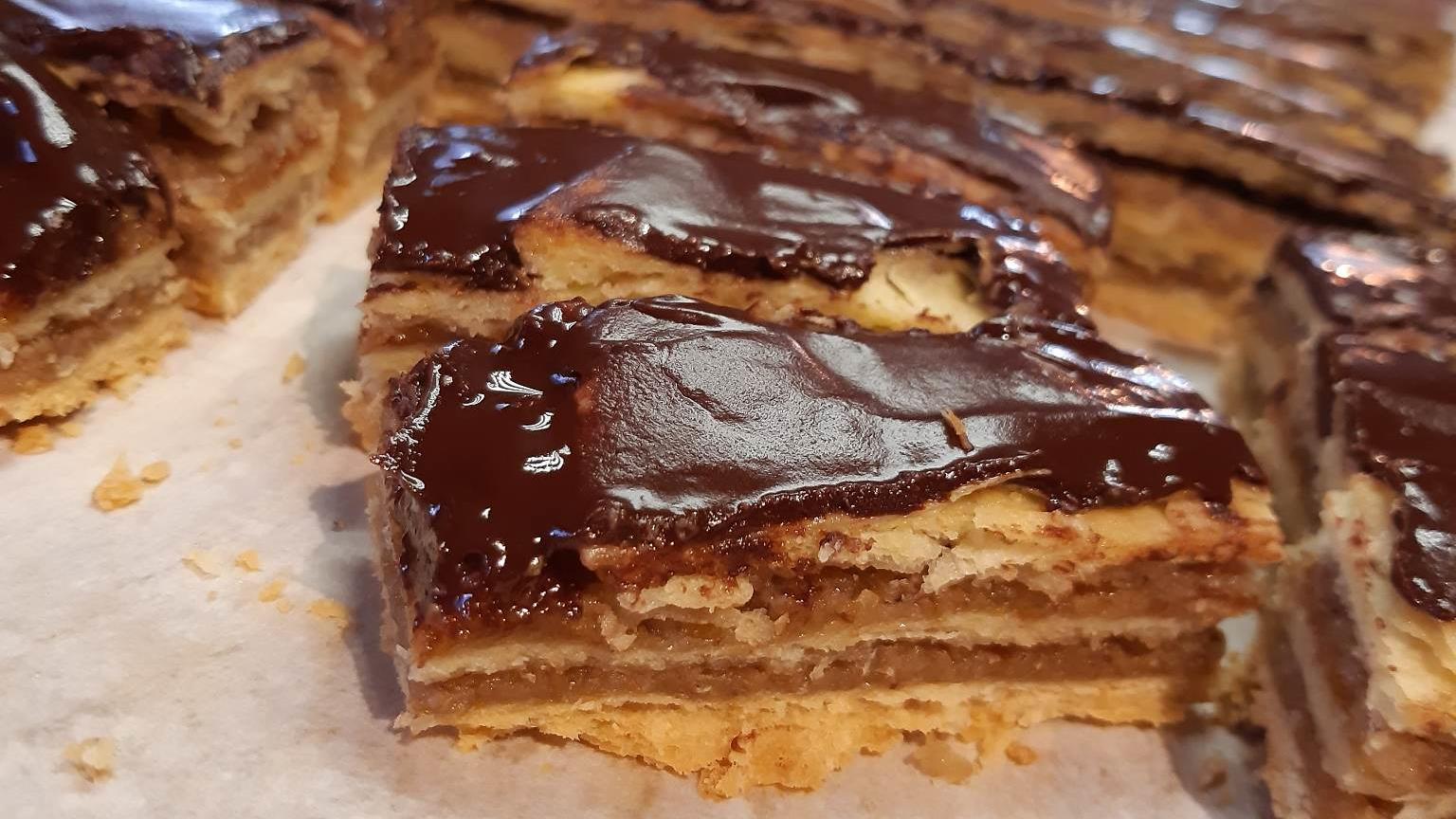 Gâteau moelleux à la rose et chamallows - La Cuisine de Quat'Sous