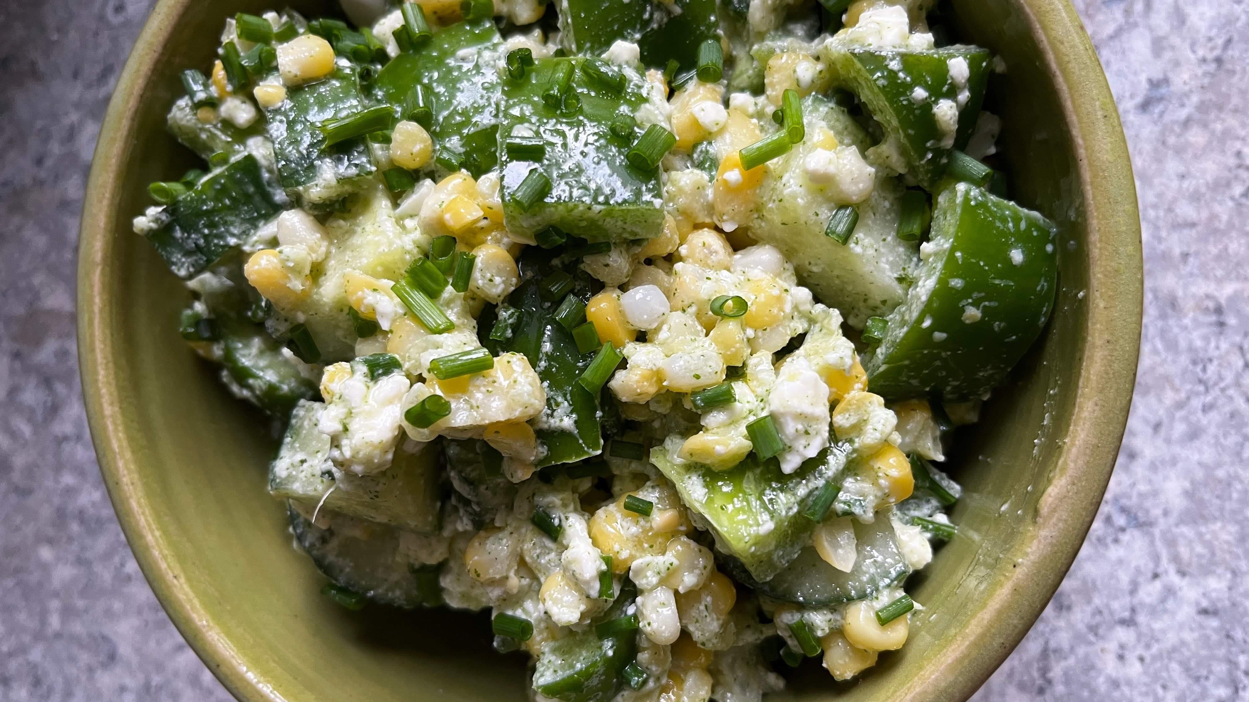 Salade de concombre, herbes et épices