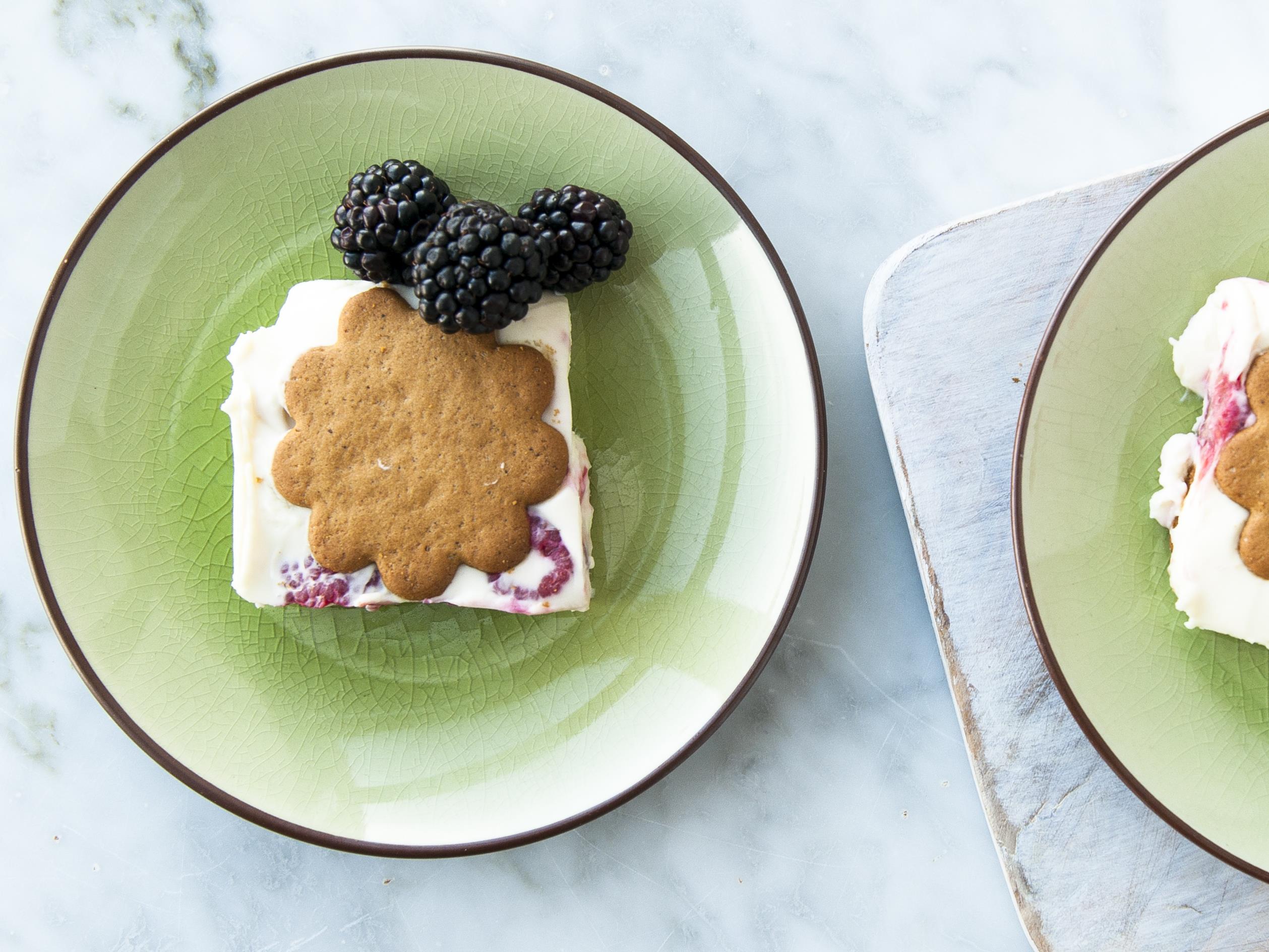 Dessert Etage Sans Cuisson Au Fromage A La Creme Et Aux Framboises Mordu