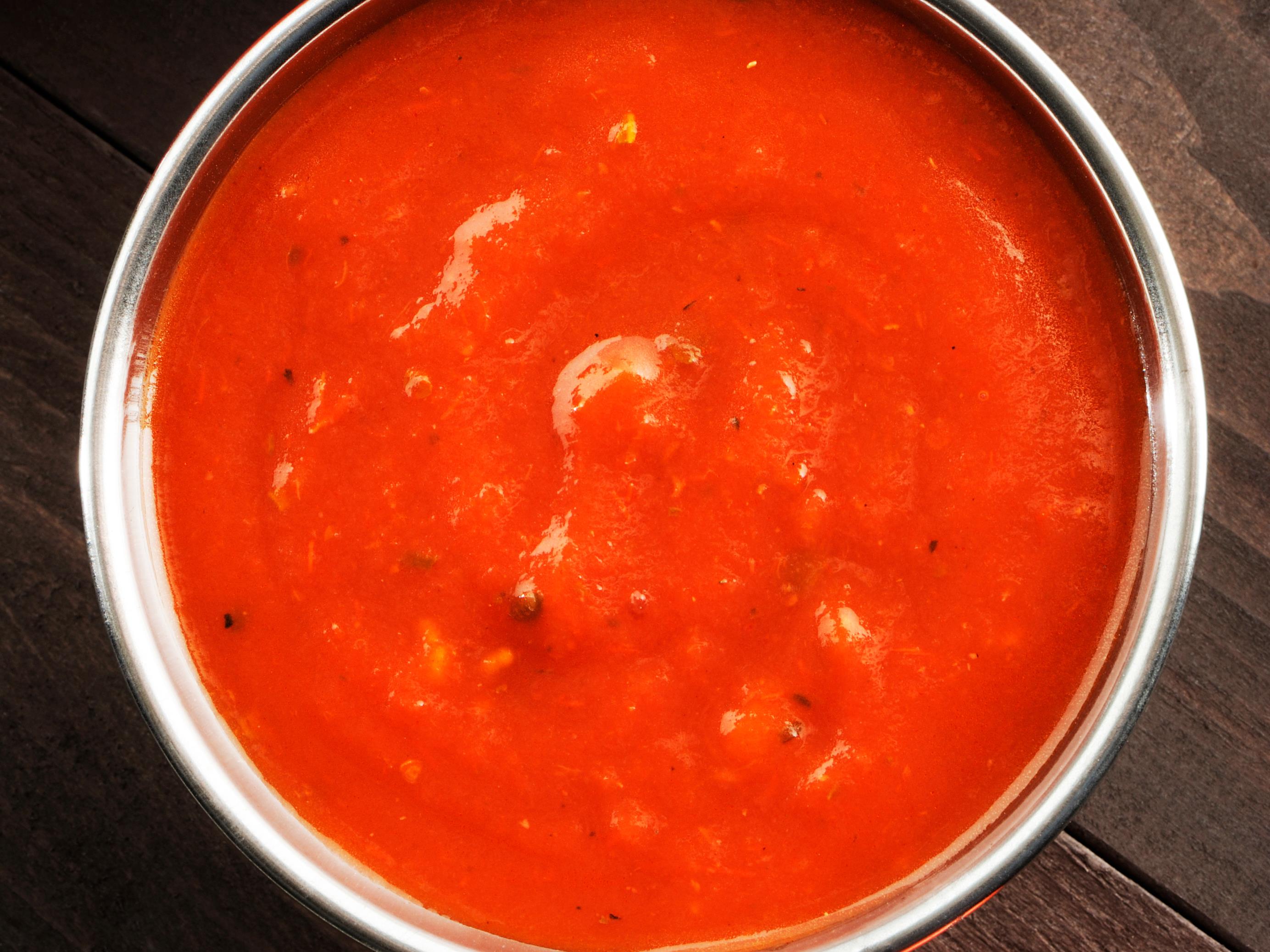 https://images.radio-canada.ca/v1/alimentation/recette/4x3/sauce-tomates-recettes-mordu.jpg