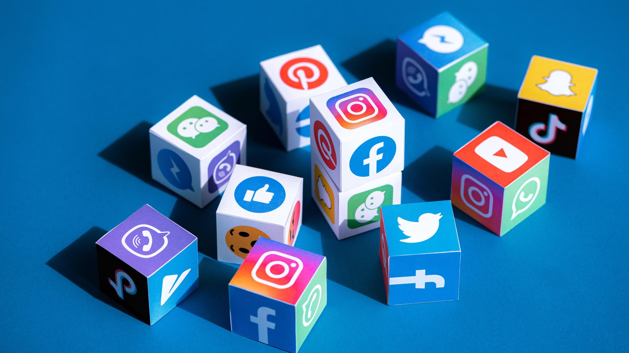 Ограничения социальных сетей. В социальных сетях. Social Media. Social Media marketing. Социальные сети картинки.
