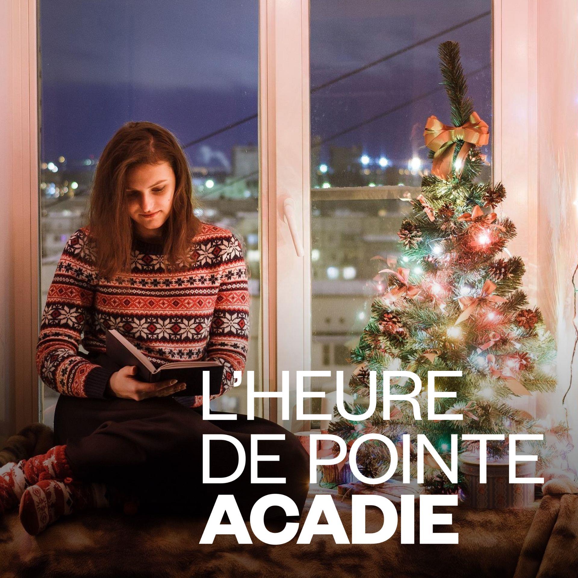 Une jeune femme lit un roman dans un décor de Noël.