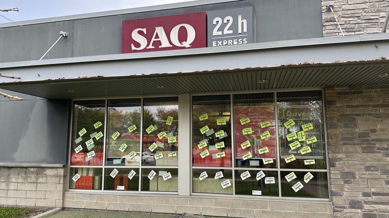 Une autre journée de grève à la SAQ | En bref | Radio-Canada