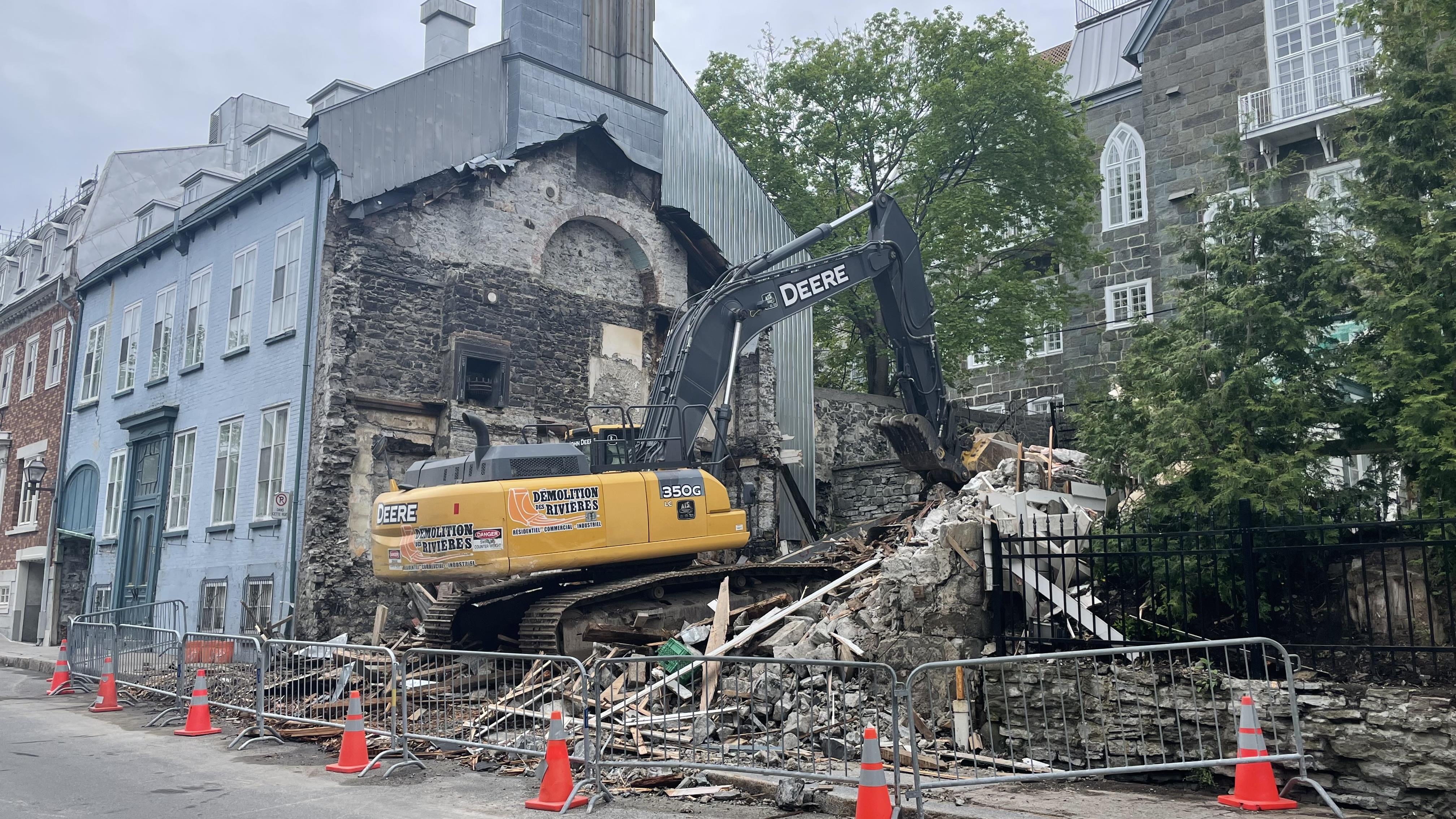 The Ravage Quebec Building La Ville de Québec a démoli le 45, avenue Sainte-Geneviève, sans ...