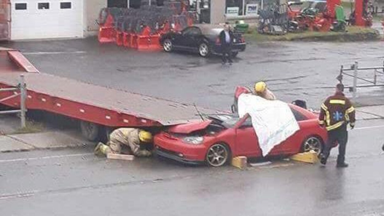 Une collision avec un camion fait un mort à Waterloo RadioCanada