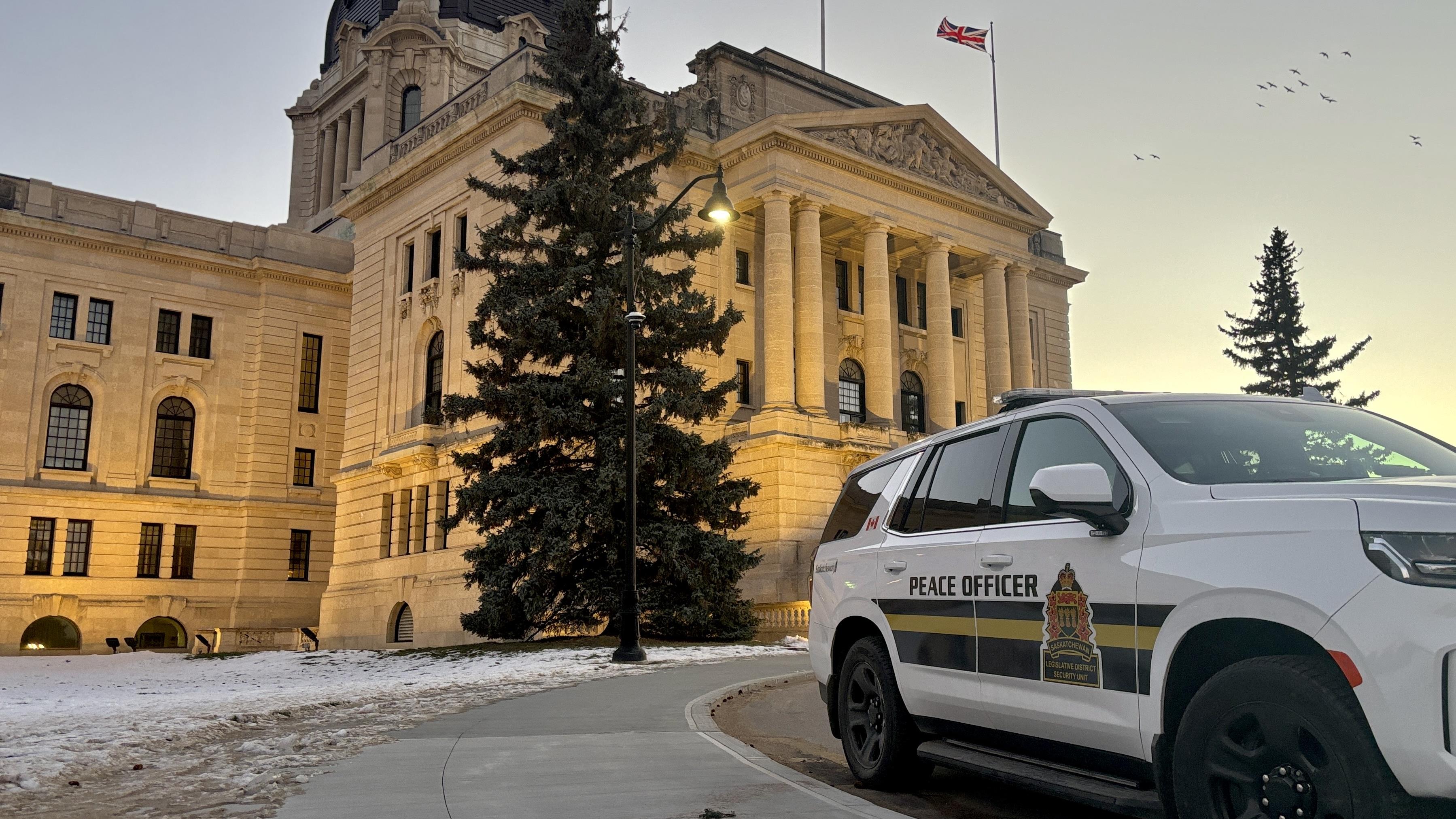 Un groupe de manifestants a perturbé la session législative