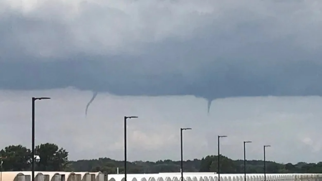 nuage en entonnoir vs tornade