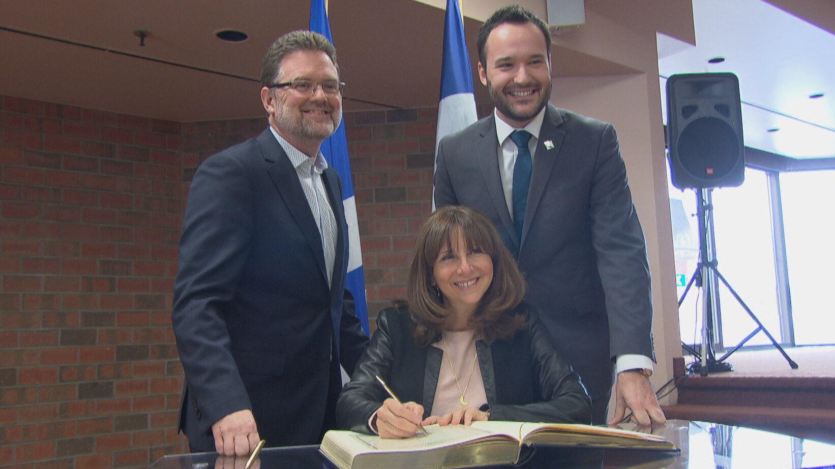 Un parcours inspirant  Notre collègue Isabelle Tremblay au Salon du Livre  de Québec — Rythme 102.9