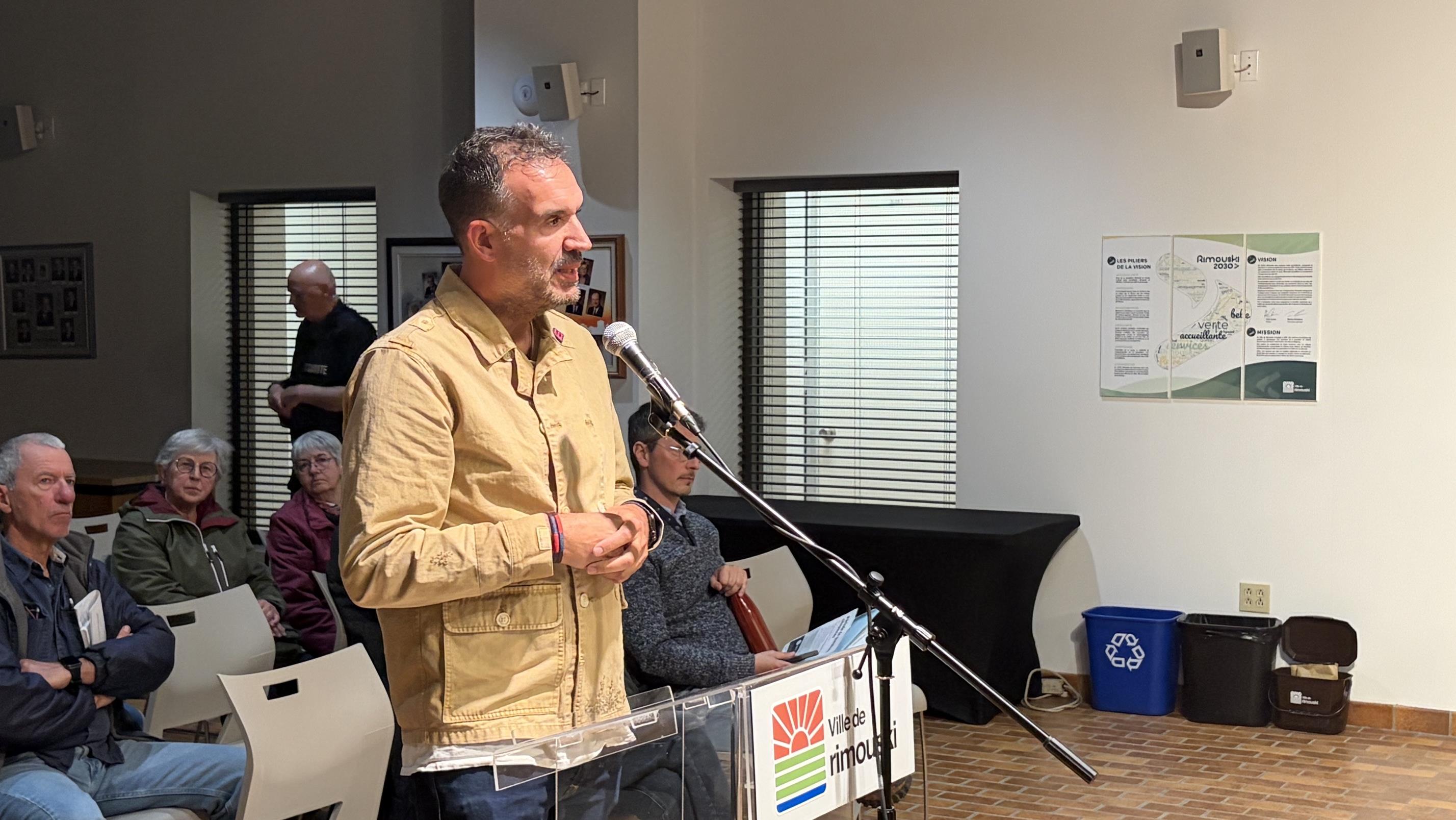 Un conseil municipal mouvementé à Rimouski