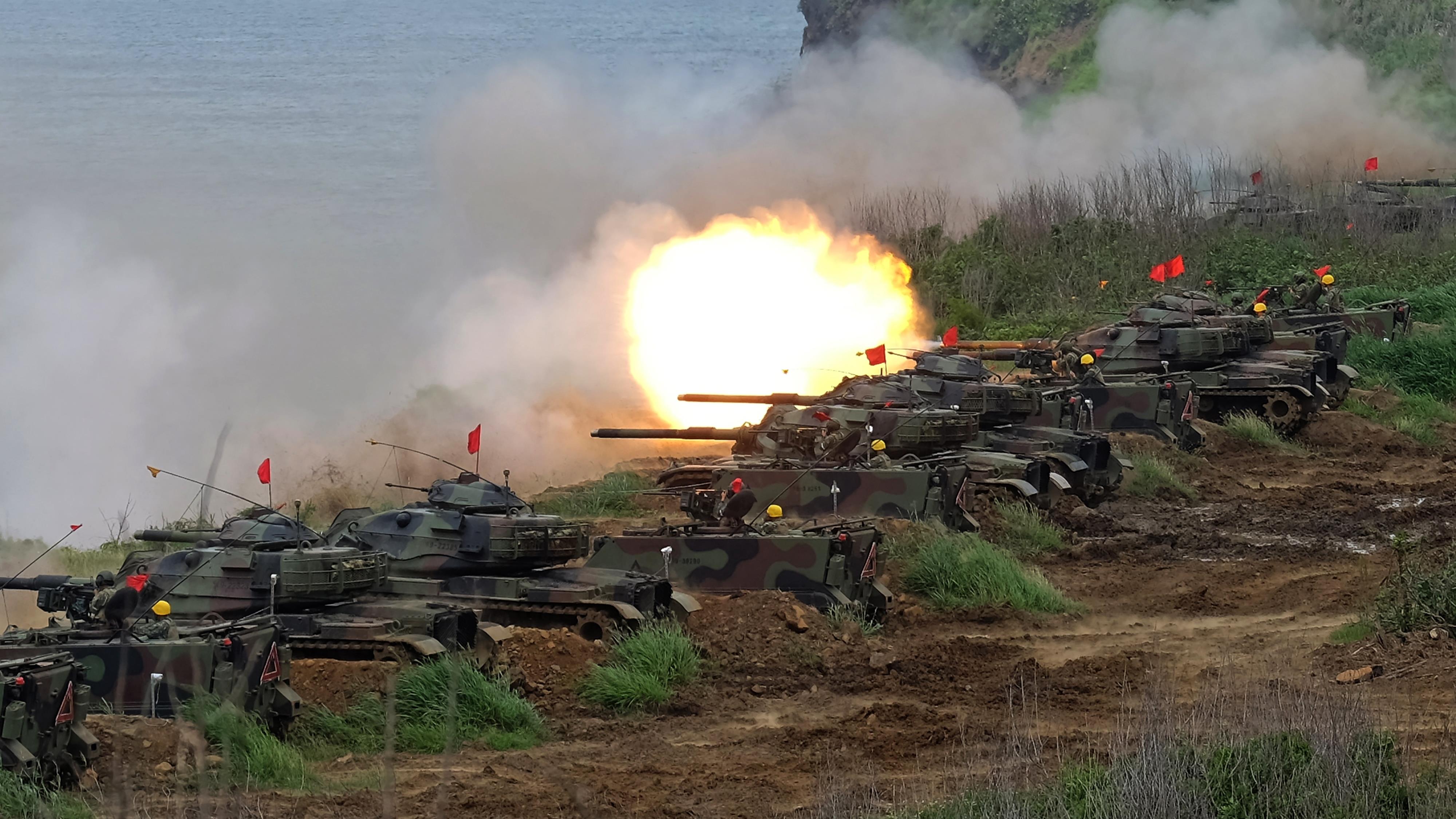 Des chars d’assaut américains lors d’un exercice de tir