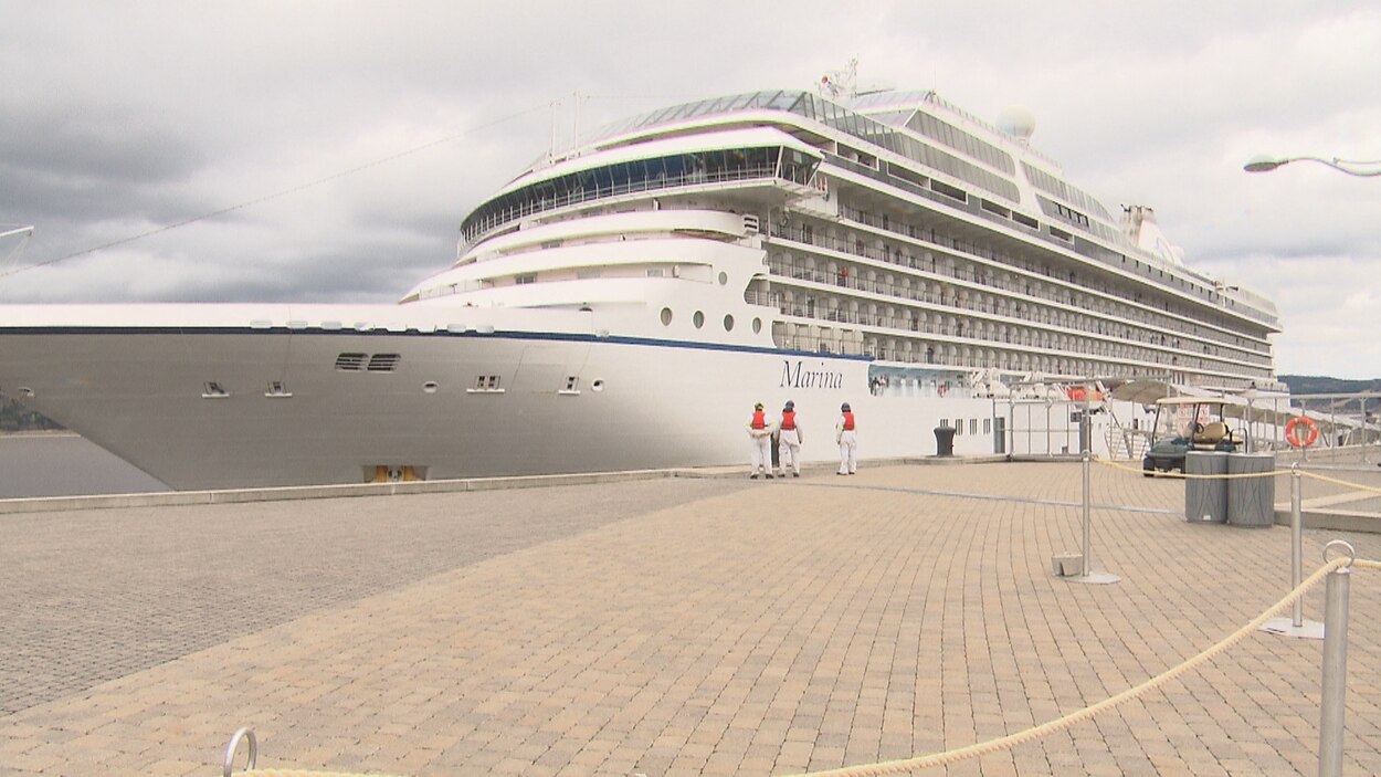 La Baie Accueille Son Premier Bateau De Croisiere De L Annee Radio Canada Ca