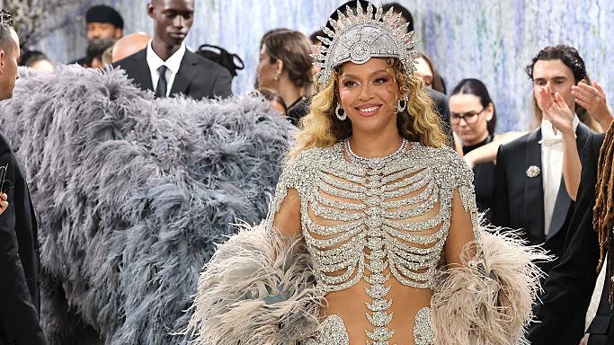 Un gala du Met extravagant, mais fortement critiqué pour sa démesure