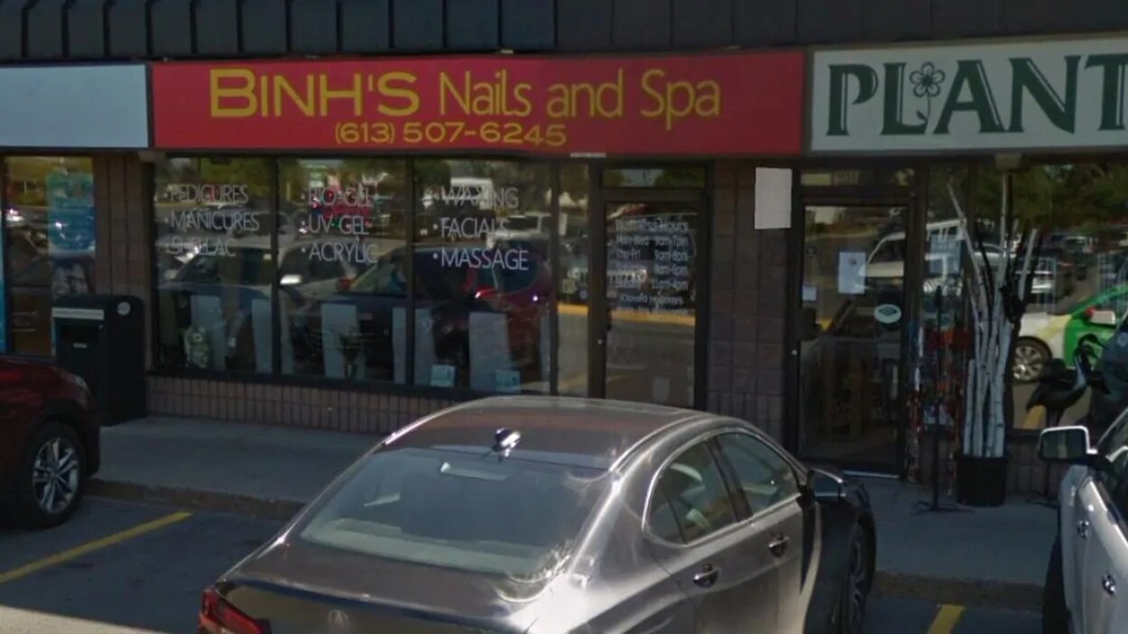 Une éclosion de COVID19 rapportée dans un salon de beauté de Kingston