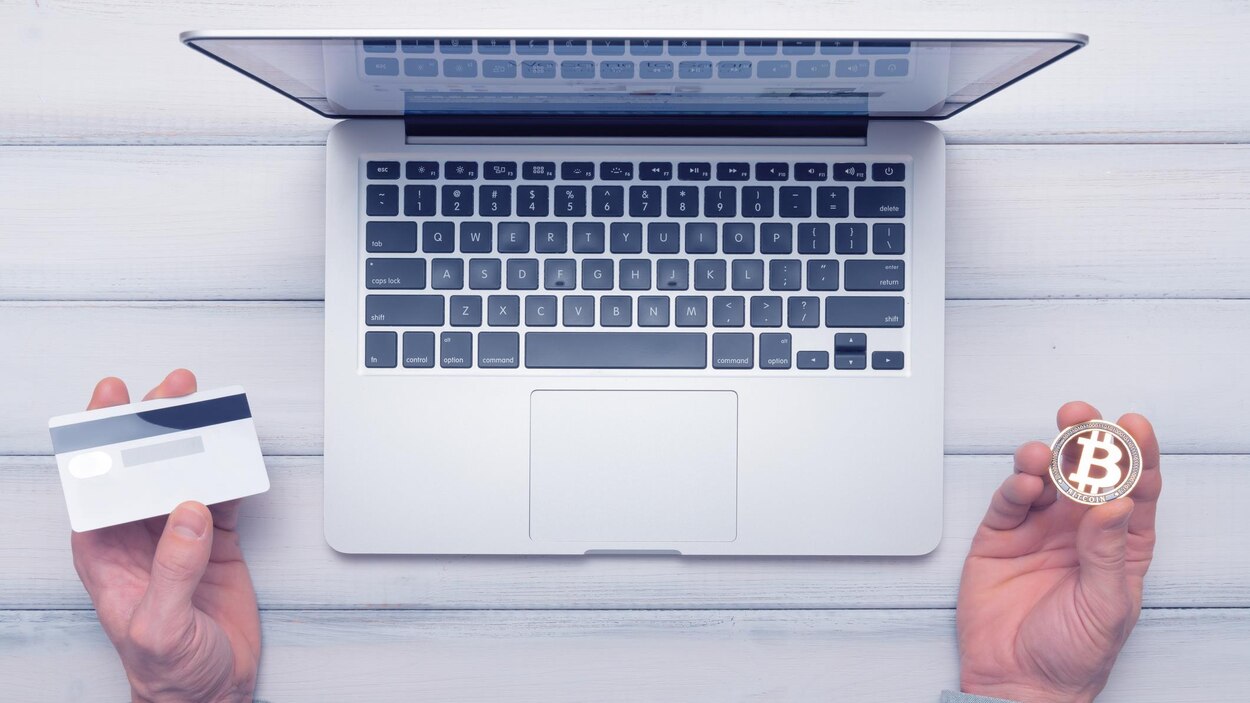 Vous avez bien profité des bitcoins? Le fisc vous attend! | Radio-Canada