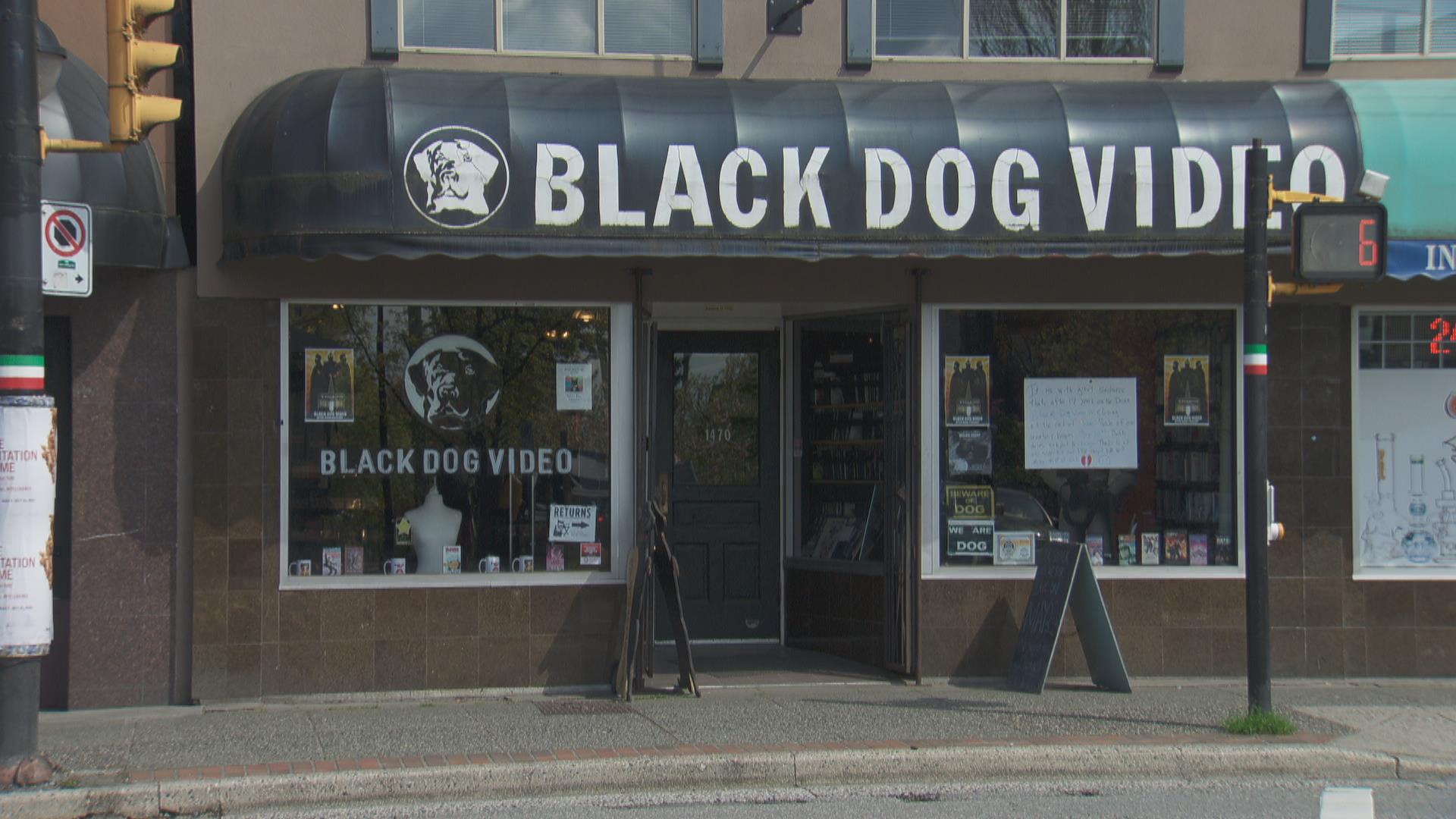 Reportage de Lyne Barnabé : fermeture d'un des derniers clubs vidéos de Vancouver
Reportage de Lyne Barnabé : fermeture d'un des derniers clubs vidéos de Vancouver
