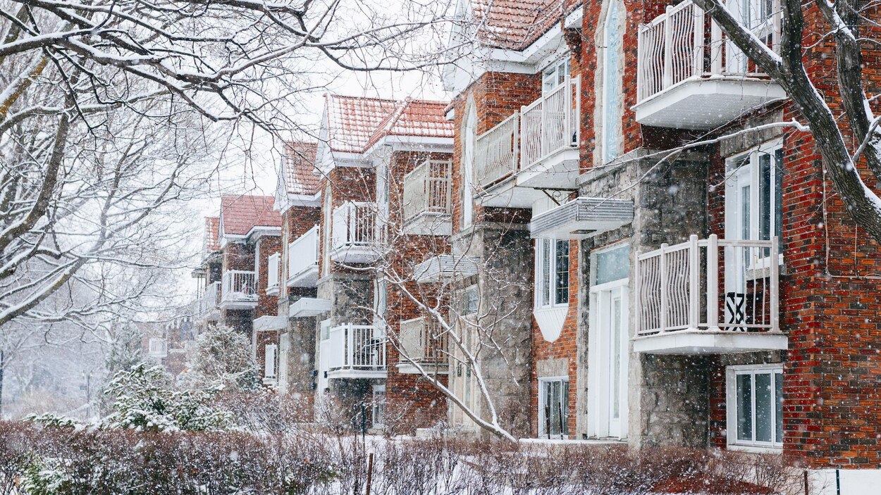 Recul des ventes de maisons à Montréal et à Québec | Radio-Canada