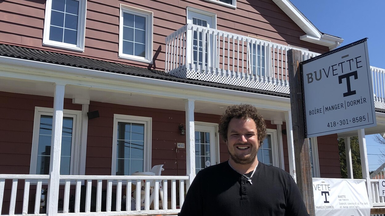 Une buvette dans l'ancien presbytère de SaintHenrideTaillon Radio