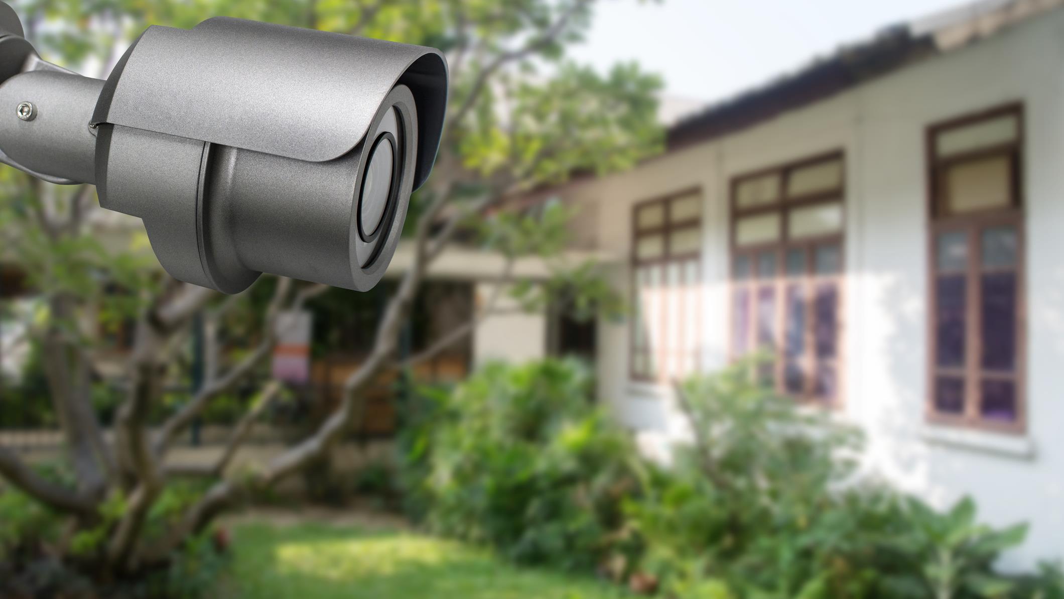 Cameras De Surveillance Non Coupable D Avoir Filme La Maison De Sa Voisine Radio Canada Ca