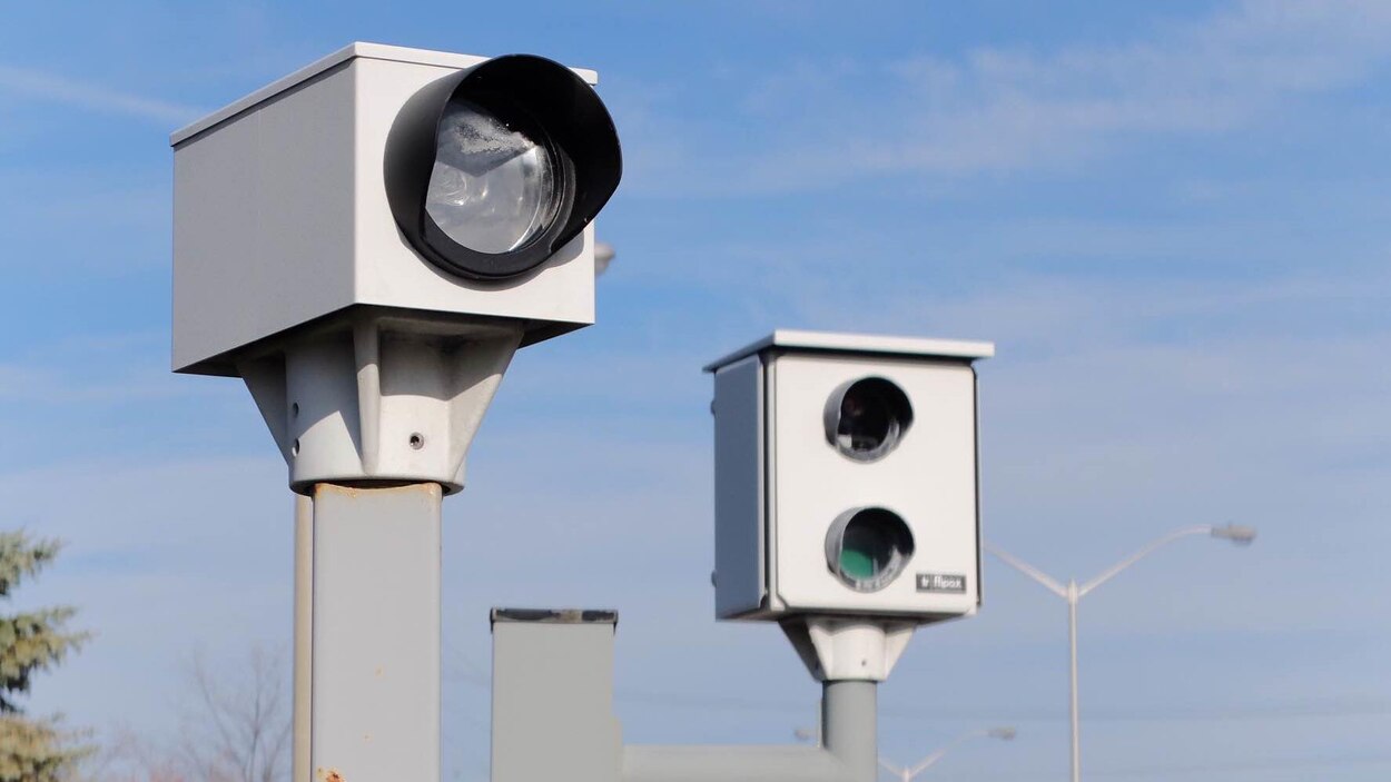 Griller Un Feu Rouge Camera De Surveillance Ottawa annonce les emplacements de ses nouvelles caméras reliées aux feux  rouges | Radio-Canada.ca