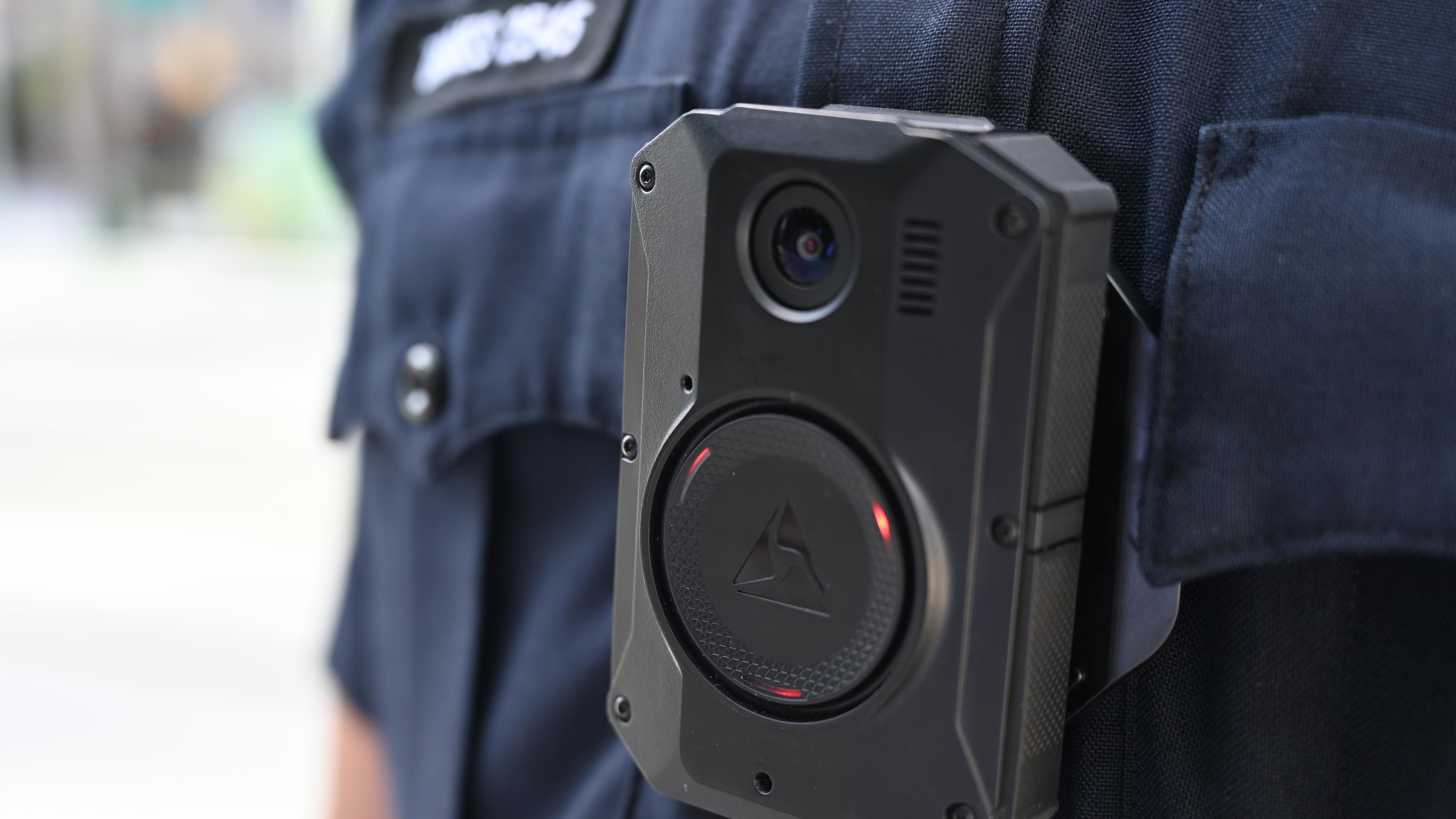 Camera Embarquer Police La police d’Edmonton expérimente l’usage de caméras d’intervention ...