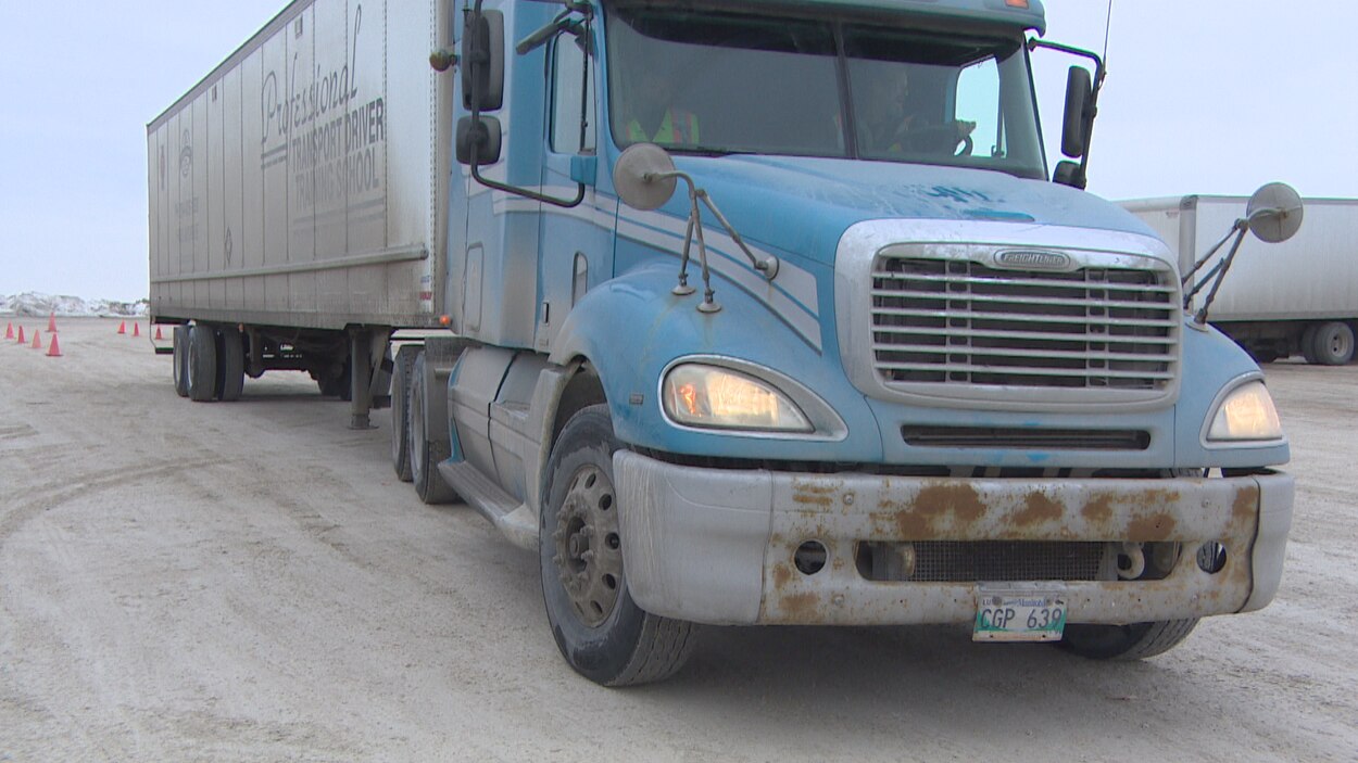 Le Manitoba Instaure Une Formation Obligatoire Pour Les Camionneurs Radio Canada Ca