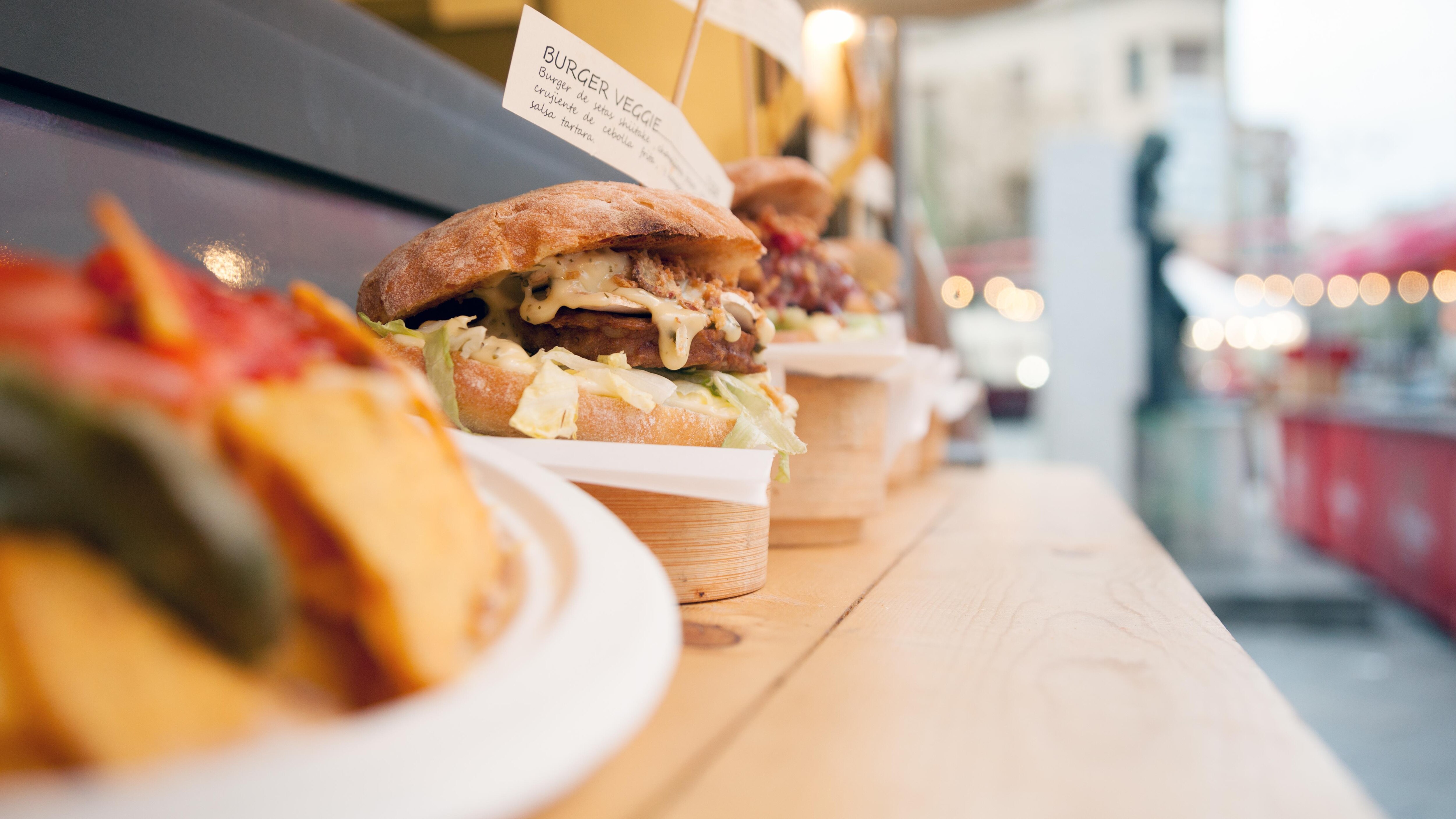 Camions de rue à T-R : quelle est la réglementation en vigueur? C. Simard
Camions de rue à T-R : quelle est la réglementation en vigueur? C. Simard