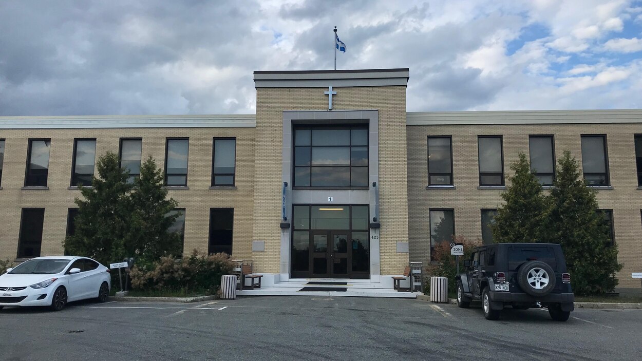 COVID-19 : le Cégep obligé de transmettre des données confidentielles ...