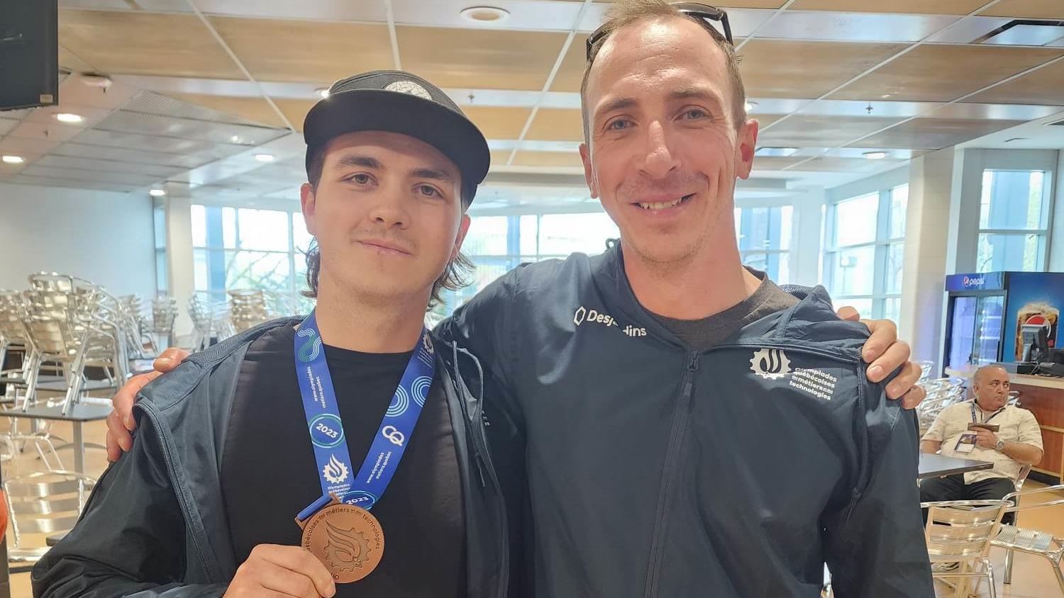 Jérémy Boisvert décroche le bronze aux Olympiades des métiers et des technologies
Jérémy Boisvert décroche le bronze aux Olympiades des métiers et des technologies