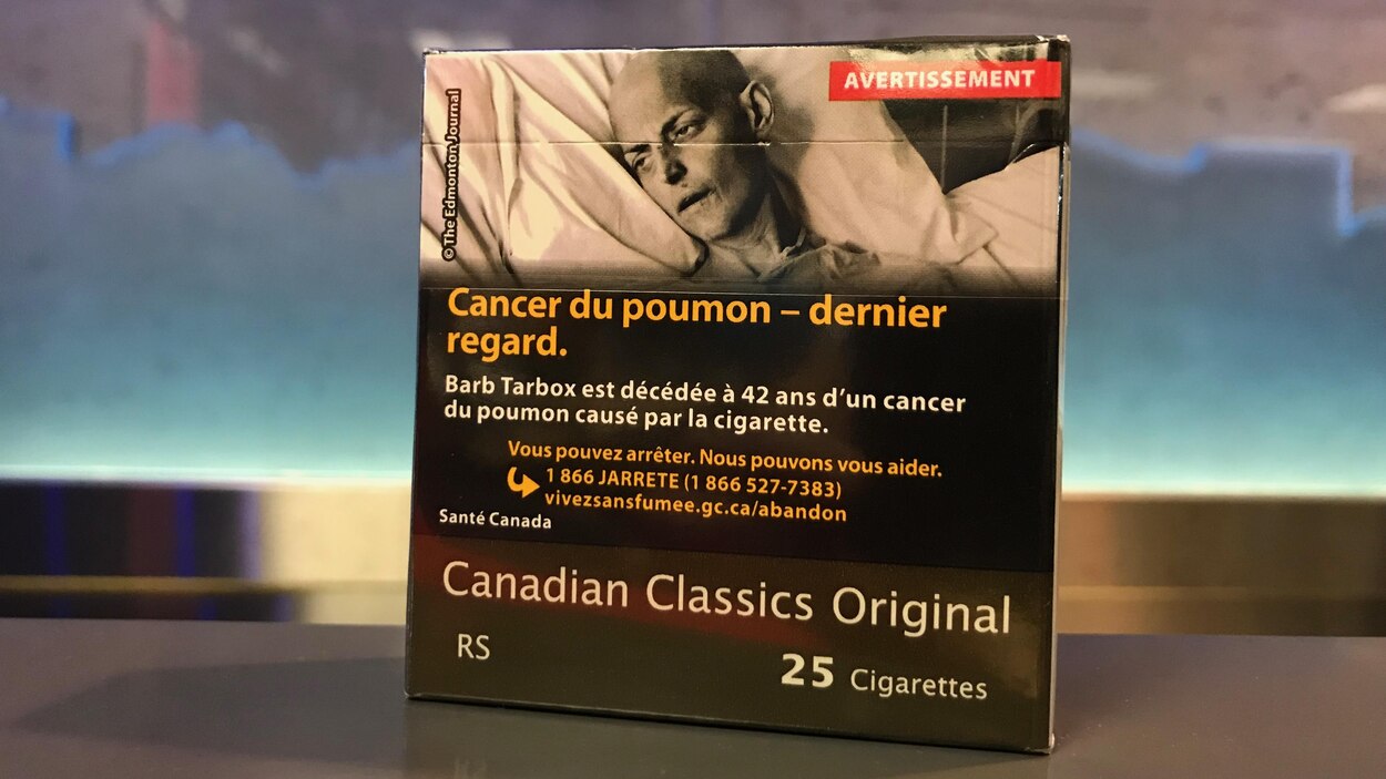 Le paquet de cigarettes neutre maintenant obligatoire au Canada Radio