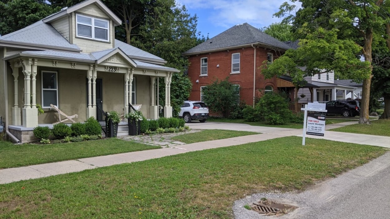 Calgary housing inventory down 35 from last year, says real estate board RadioCanada.ca