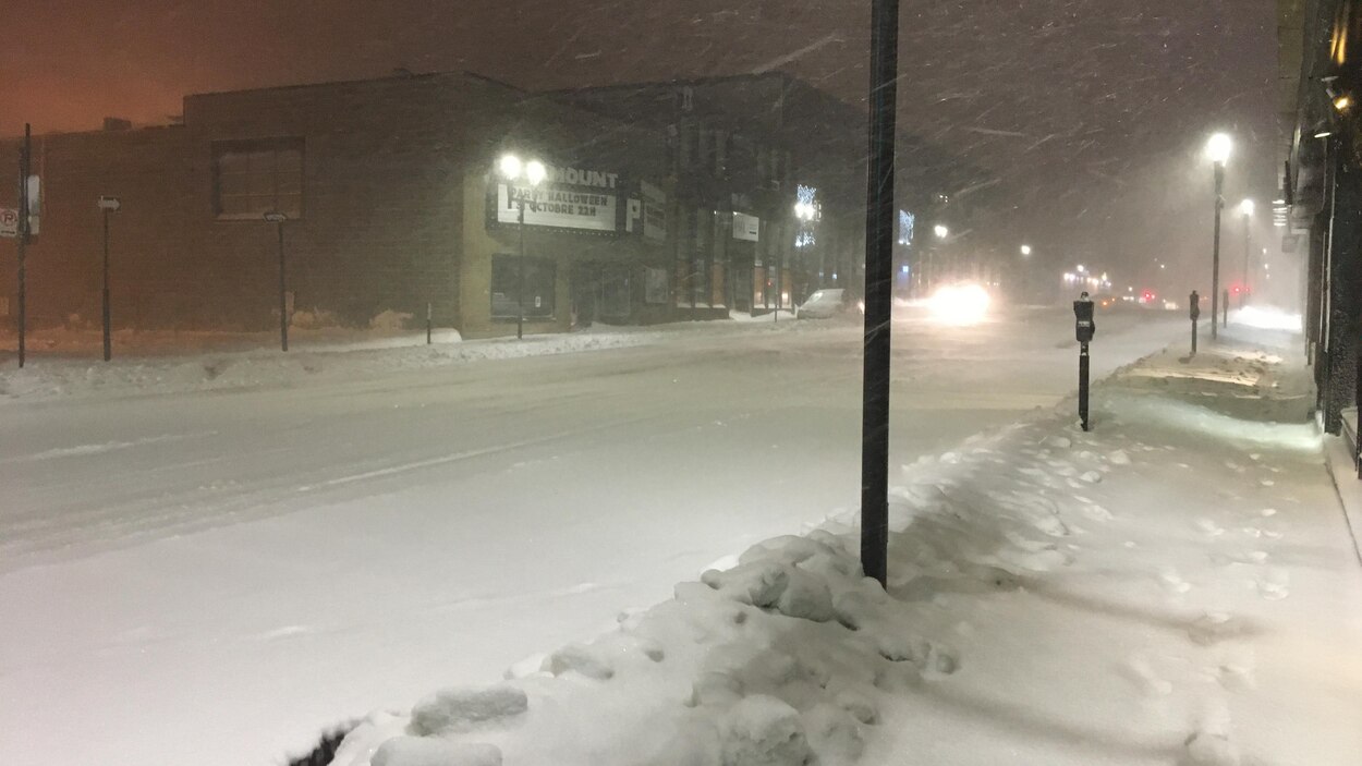 L'accumulation de neige incite à la prudence sur les routes RadioCanada