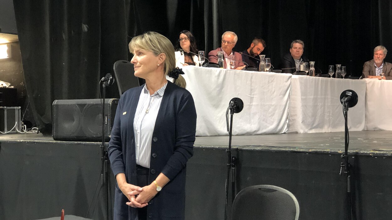 Les conseils municipaux reprendront devant public à Saguenay RadioCanada