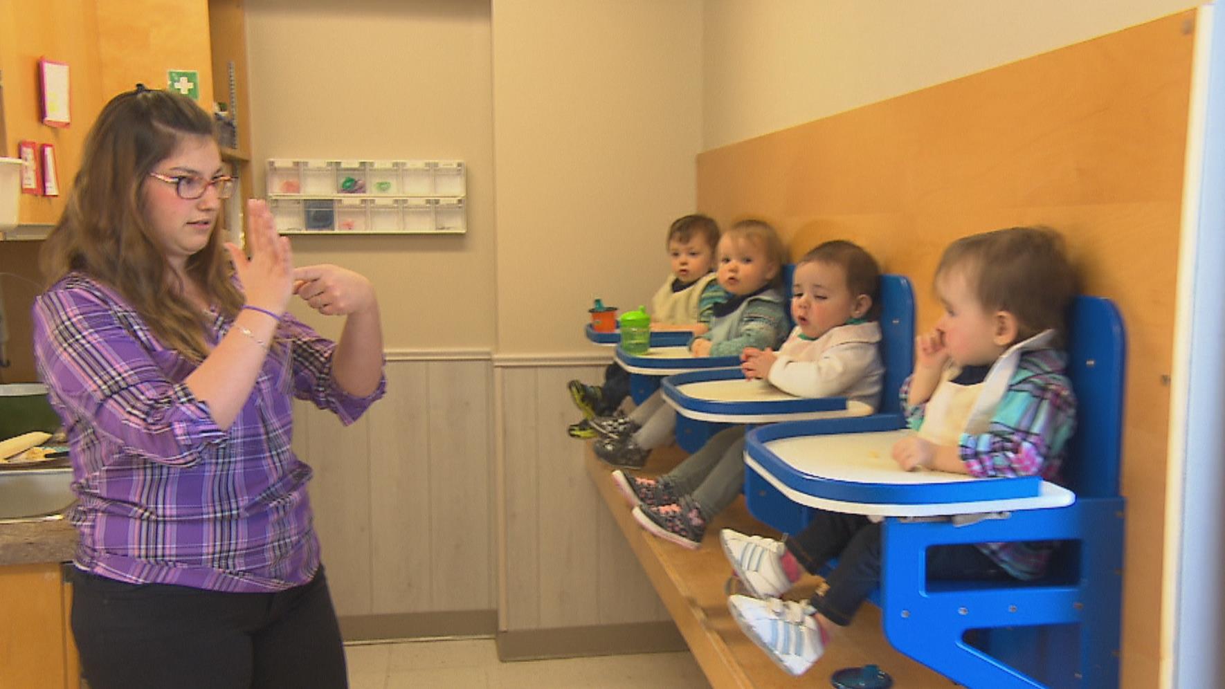 Des Signes Pour Bebes Qui Valent Mille Mots Radio Canada Ca Des Signes Pour Bebes Qui Valent Mille Mots Radio Canada Ca