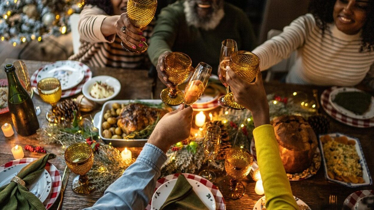 Manger sans tracas pendant les Fêtes : une diététicienne offre ses astuces